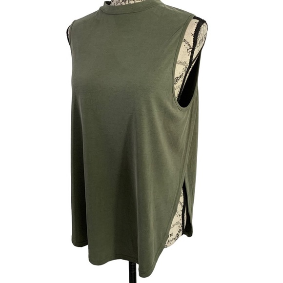 Forever, 21 Blouse open back sleeveless olive green slit hem women’s Medium - Picture 11 of 11